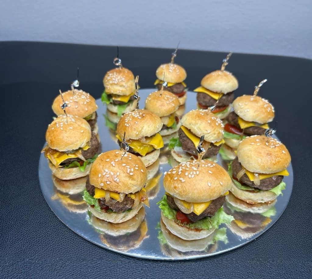 Mini beef burger platter ๐